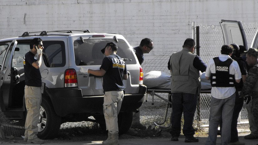 Hallan a tres mujeres degolladas con un mensaje atribuido al narco en México