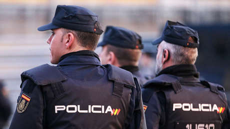 Un hombre amenaza con degollar a su compañero de piso en el balcón de un hotel en el sur de España