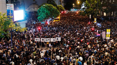 VIDEOS: Los manifestantes en Hong Kong utilizan rayos láser para evitar ser identificados por la tecnología de reconocimiento facial de la Policía