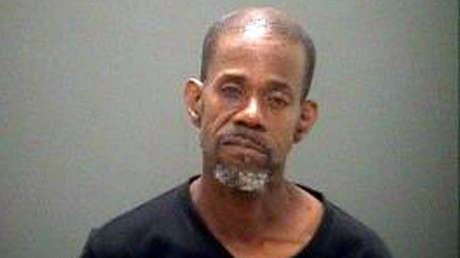 Un ladrón muestra sin querer su nombre y dirección a la cajera del banco que atracó en EE.UU.