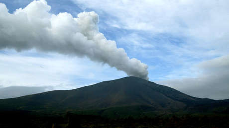 VIDEO: Entra en erupción un volcán en el centro de Japón