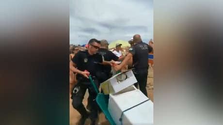 VIDEO: Vendedor ambulante apuñala a un policía en una playa de España