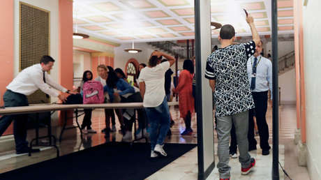 Las escuelas de EE.UU. 'se blindan' con equipos especiales que evalúan el riesgo de tiroteos