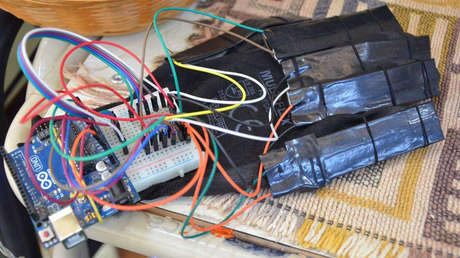 Estudiantes argentinos crean un guante para 'traducir' el lenguaje de señas