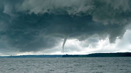VIDEOS: Una tromba marina sorprende a un poblado mexicano