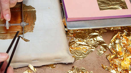 Crean láminas de oro un millón de veces más delgadas que una uña