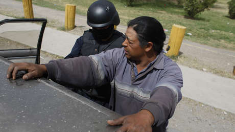 VIDEO: El Cártel de Sinaloa apalea a un joven por arrancar la decoración de un parador turístico