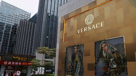 Versace pide disculpas a China por una camiseta
