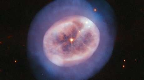 FOTO: El telescopio Hubble capta una nebulosa planetaria que se parece a un grano de café gigante