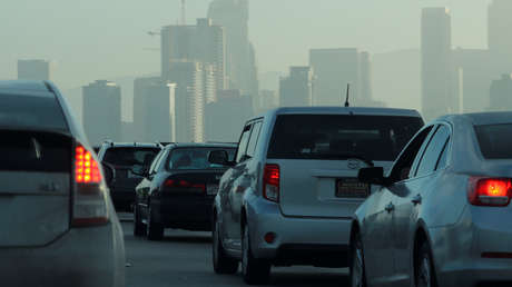 VIDEO: Un conductor inventa un 'hackeo' para evitar el tráfico en las carreteras de Los Ángeles