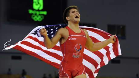 ¿Primer campeonato intergénero? Un luchador de la UFC reta a la campeona femenil a un combate mixto