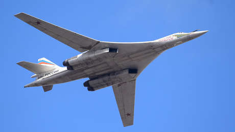 Dos bombarderos supersónicos Tu-160 rusos vuelan hacia un aeródromo cerca de la frontera marítima con EE.UU.