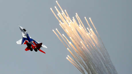 Pilotos muestran su maestría en la competición de aviones y helicópteros Aviadarts 2019