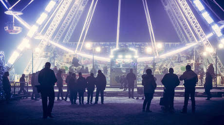VIDEO: Un hombre cae al vacío desde una atracción de un parque de diversiones en Colombia