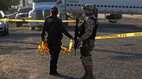 Vocalista de una banda de narcocorridos es asesinado frente a su familia en México