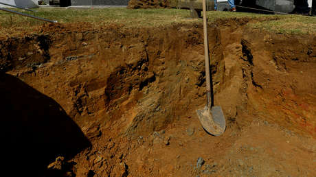 Autoridades kenianas desentierran a un muerto para llevarse su uniforme