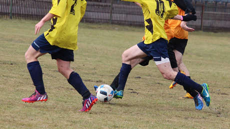 VIDEO: Un joven futbolista colombiano marca un gol 'maradoniano' tras burlar a siete rivales
