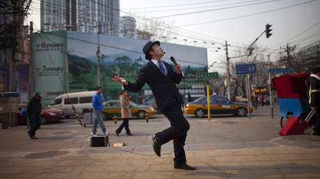 Un amante del karaoke sufre un colapso pulmonar tras cantar diez temas con tonos agudos