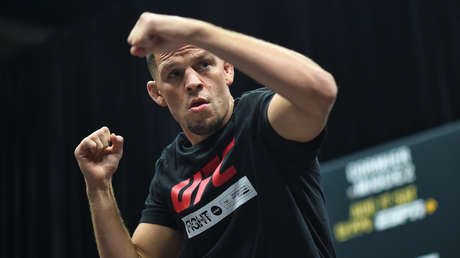 VIDEOS: El luchador de la UFC Nate Díaz fuma marihuana en la previa de su combate y comparte el cigarro con sus fanáticos