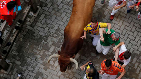 VIDEO: Un joven recibe cornadas en el abdomen y el muslo en un encierro en España
