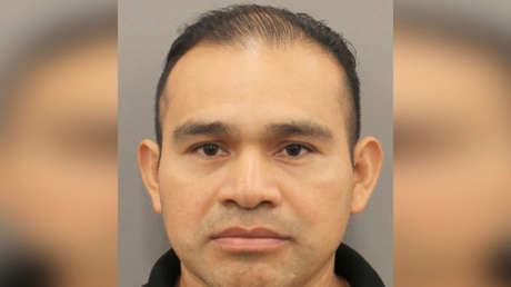 Deja a su hija de 12 años manejar sola un todoterreno y ella atropella mortalmente a un peatón y su perro