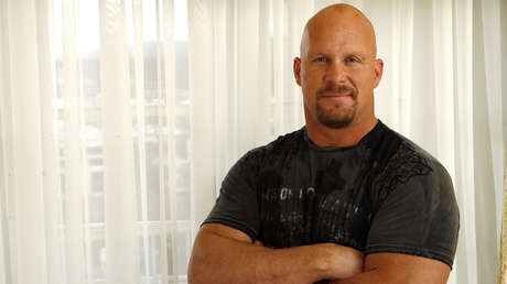 "Algo se me salió por abajo": La leyenda de la WWE 'Stone Cold' revela el 'tropiezo' más incómodo de su carrera