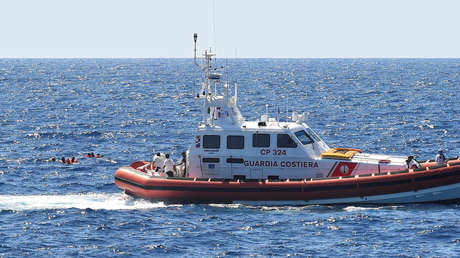 España envía un buque de la Armada para trasladar a los migrantes del Open Arms hasta Mallorca