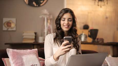 Científicos explican los riesgos de revisar el celular mientras tomamos un descanso