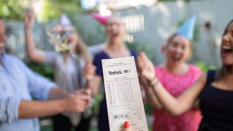 Un grupo de amigos juegan a la lotería con los mismos números más de una década y ganan ahora el premio gordo