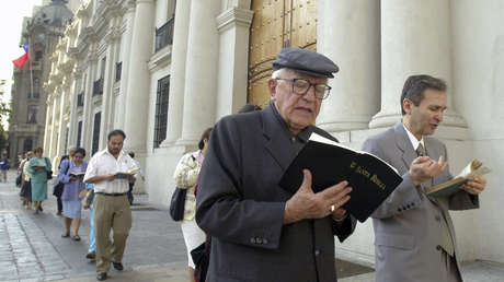 El Vaticano investiga al exarzobispo y tío del presidente Sebastián Piñera por un presunto abuso sexual infantil