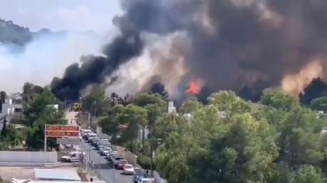 Un incendio en un solar con productos inflamables en Ibiza causa alarma entre la población (VIDEOS)