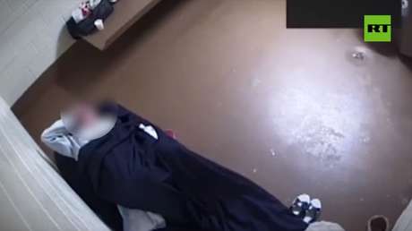 VIDEO: Una presa da a luz sola en su celda durante horas y nadie le presta atención