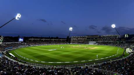 VIDEO: Marca un gol sin respetar el 'fair play' y acaba huyendo del equipo rival