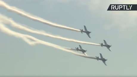 VIDEO: Aviones muestran acrobacias aéreas durante el salón MAKS en Moscú