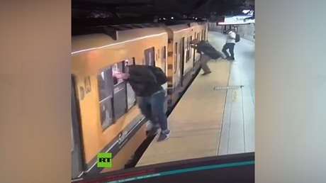 VIDEO: Cometen un triple 'robo canguro' en el metro de Buenos Aires y caen a los pocos minutos