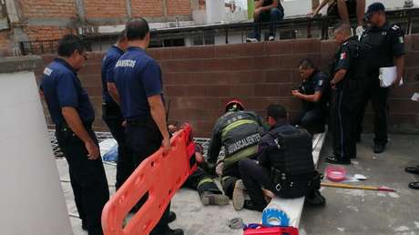 VIDEO: Una mujer queda atrapada en las rejas de protección de una casa en México en la que iba a robar