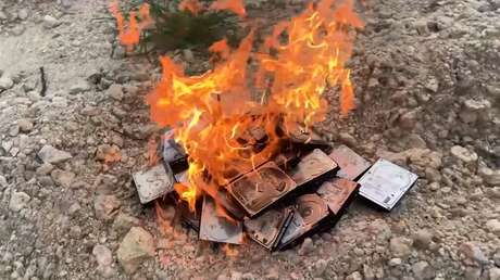 Productora porno BangBros compra web que filtró nombres y datos personales de más de 15.000 actrices y quema públicamente sus discos duros (VIDEO)