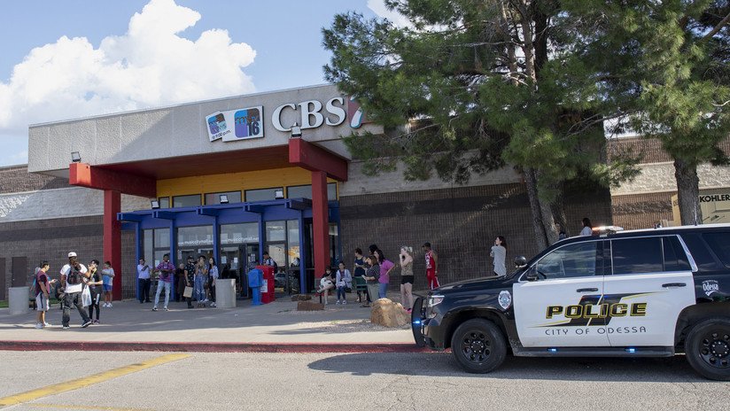 "Tenemos que desaparecer": Evacúan 2 veces un canal de Texas que emitía en directo durante el tiroteo masivo (VIDEO)