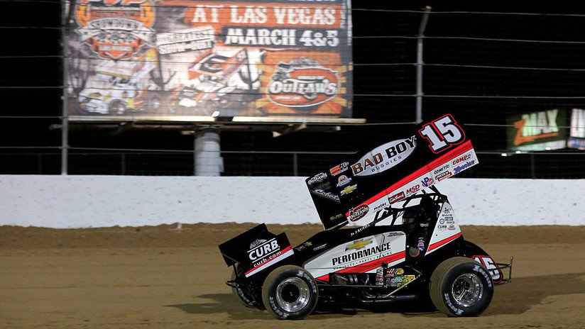 VIDEO: Auto da varias vueltas de campana y su piloto sale a pelear con el presunto culpable del accidente