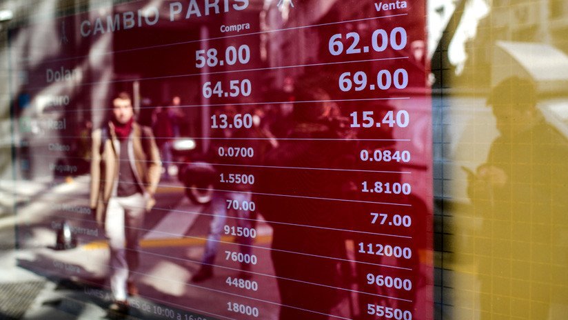 Respiro para los mercados argentinos tras las medidas de Macri: baja el dólar y sube la bolsa