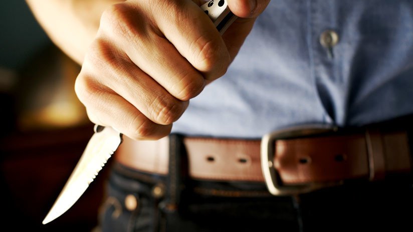 "Tengo un regalo para ti": Apuñala a su esposa tras tapar sus ojos para darle una sorpresa