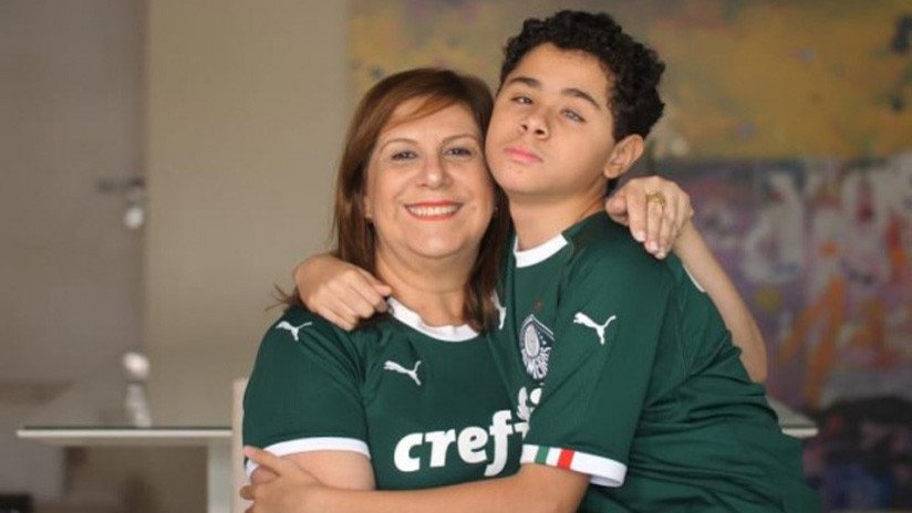 VIDEO: La emotiva historia de una mujer que narra los partidos de fútbol a su hijo ciego y autista