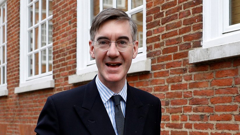 Proyectan la imagen de un diputado conservador sobre el castillo de Edimburgo mientras 'duerme' en un debate del Brexit (FOTOS, VIDEO)