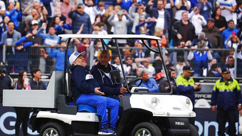 El conmovedor recibimiento a Diego Maradona en su regreso al fútbol argentino (VIDEO)