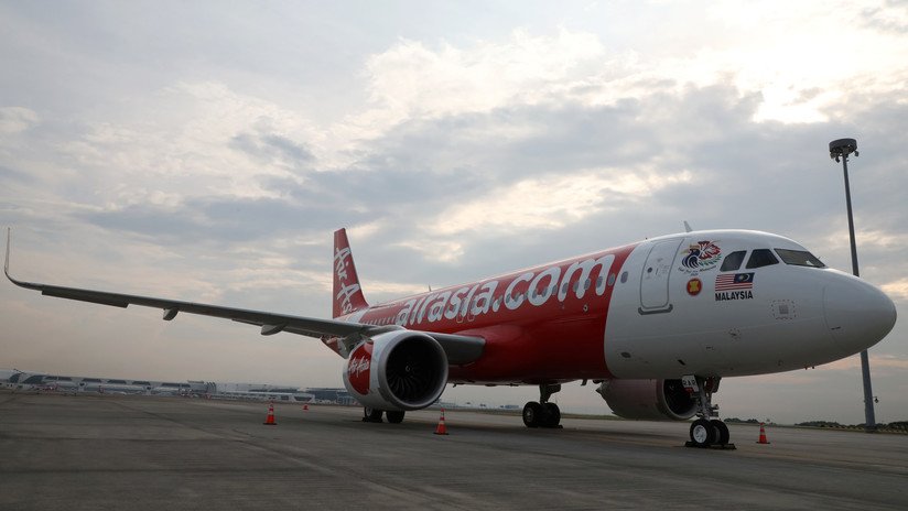 VIDEO: El motor de un avión con 58 pasajeros arde minutos después del despegue