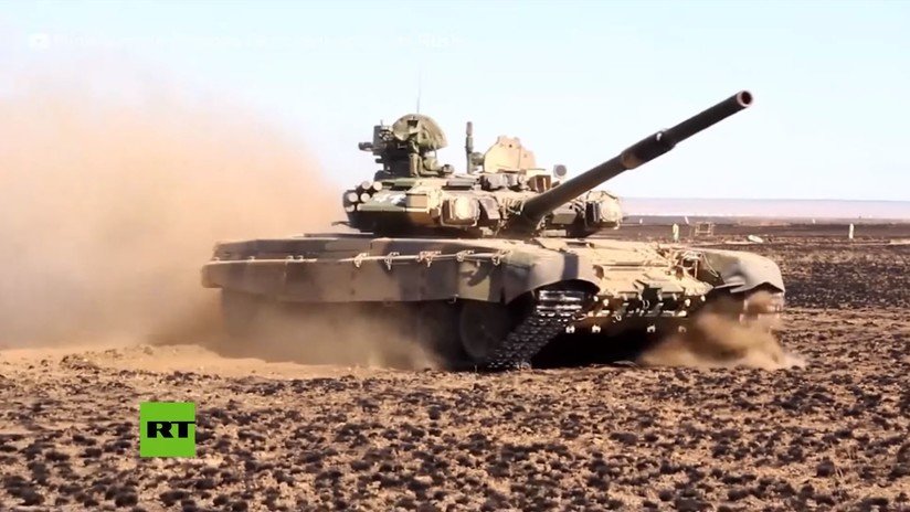 VIDEO: Tanquistas rusos se entrenan en fuego a larga distancia