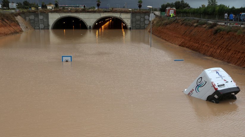 VIDEO: Un desbordamiento en España transforma un riachuelo en un turbulento y enorme caudal en cuestión de minutos