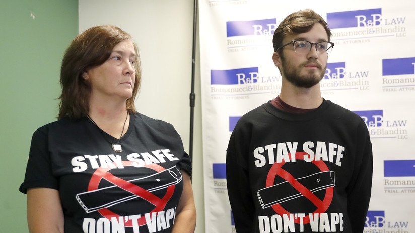 Joven que se quedó con pulmones "de un anciano de 70 años" por vapear cada día durante dos años demanda a la empresa de cigarrillos electrónicos