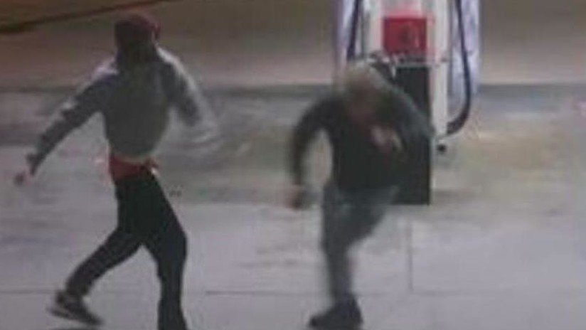 VIDEO: Evita que un ladrón armado le robe el coche defendiéndose con un frasco de café