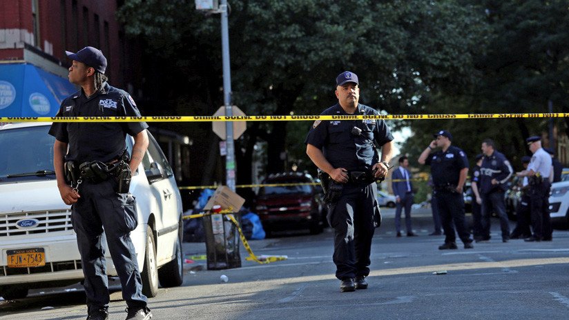 VIDEO: Un adolescente es apuñalado mortalmente ante decenas de personas que grabaron la escena en vez de ayudarle